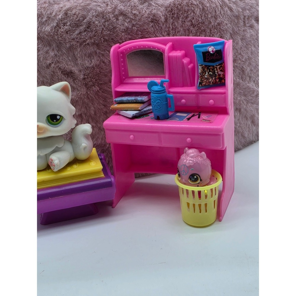 LPS Littlest Pet Shop #15 White Persian Cat with Dollhouse Accessories Lot - Picture 5 of 16